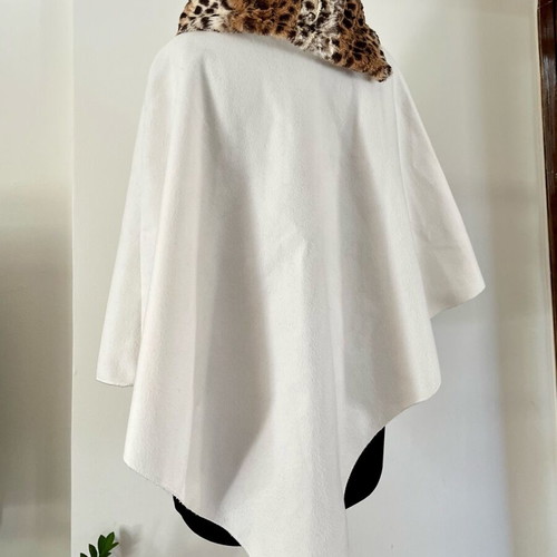 White cape with fur animal print collar like new, one size