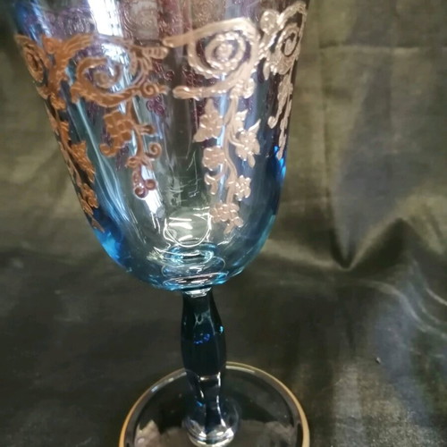 Italian crystal glasses like new, 16 pieces with embossed designs