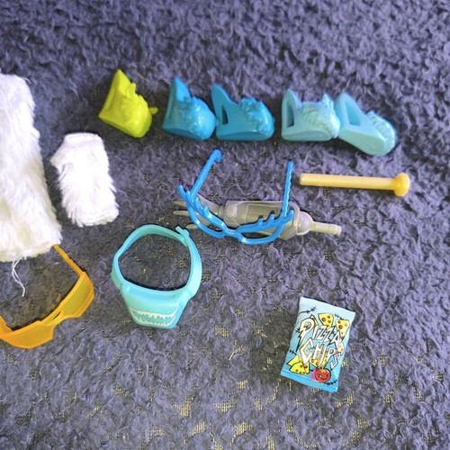 Monster High G1 and G3 doll accessories Dead Tired Abbey Bominable like new