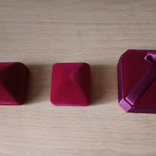 Velvet jewelry boxes new, set of three, red