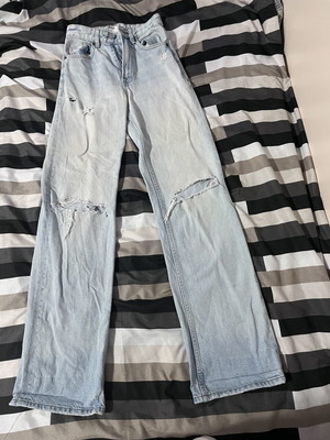 Bershka ripped jeans size 32 with wide leg