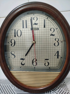 Analog wall clock like new