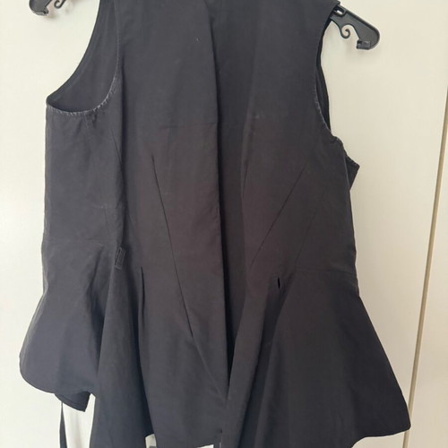 Sleeveless shirt tied black size S used