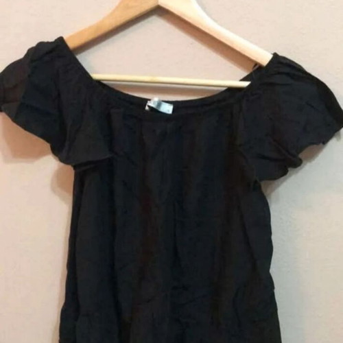 Black Off-Shoulder Top Anel like new, size Small