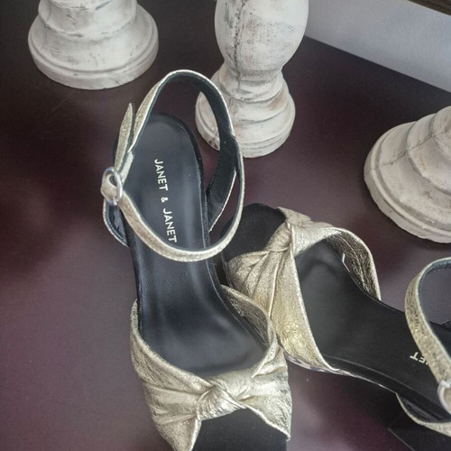 Janet & Janet sandals new, black and gold, size 37