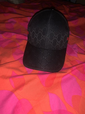Gucci hat like new, size M