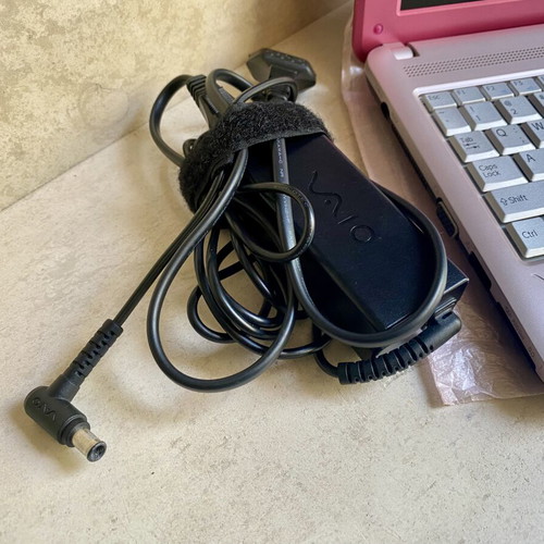 Sony VAIO Netbook VPCM12M1E new, pink/fuchsia with premium carrying case