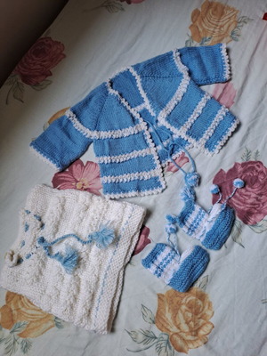 Handmade baby set with cardigan, shirt and booties, white and blue