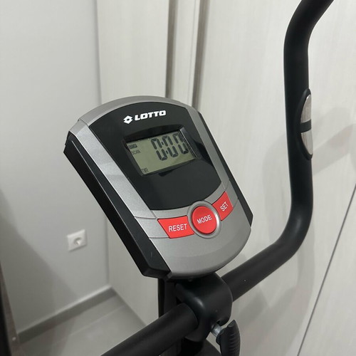 Fitness equipment like new with magnetic system and LCD display