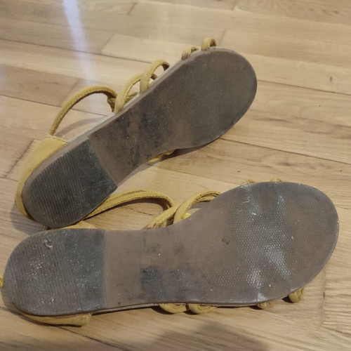 Bozikis flat sandals like new, mustard color, size 41