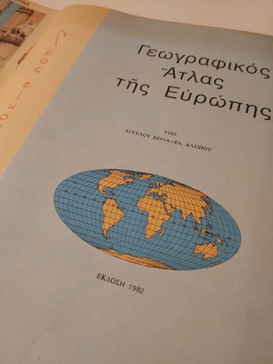 Geographical map 1982 like new with two inserts