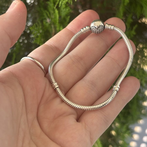Pandora bracelet 590743CZ like new, silver, heart clasp with zirconia