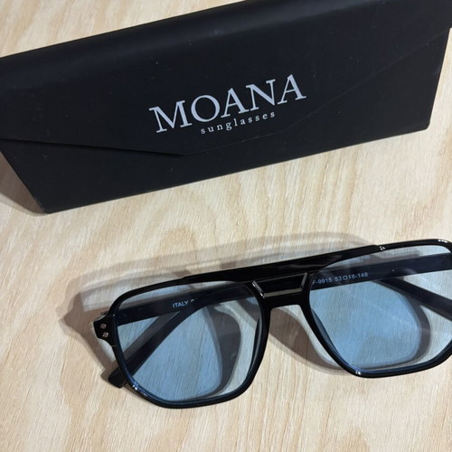 Sunglasses like new with blue lenses and black frame