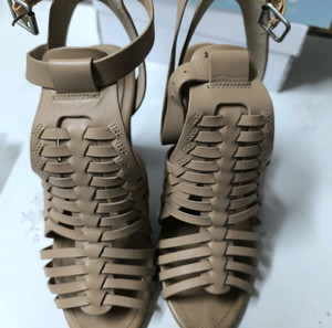 Πέδιλα Steve madden