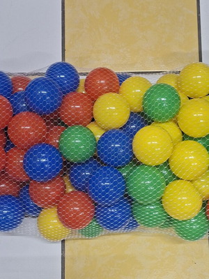 50 plastic balls, lightweight