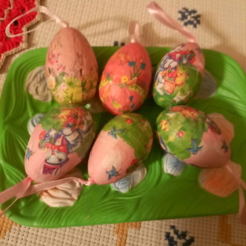 Small platter 20x12 cm like new with paper hanging eggs