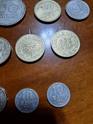Νομίσματα παλιά και νέα σαν καινούργια