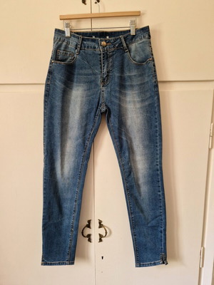 Blue jeans pants like new, size S, with studs