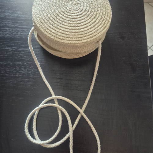 Round straw shoulder bag beige like new