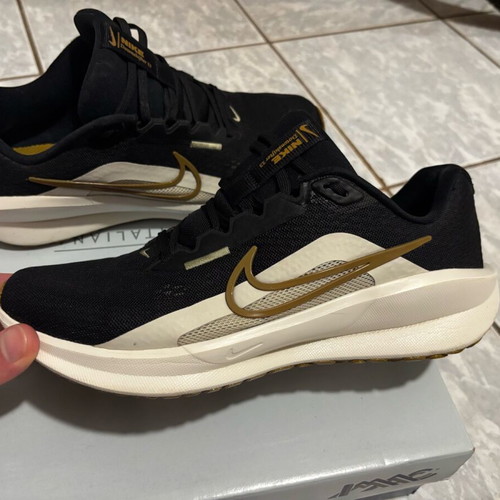 Nike Downshifter 13 Men's Athletic Shoes used, black beige