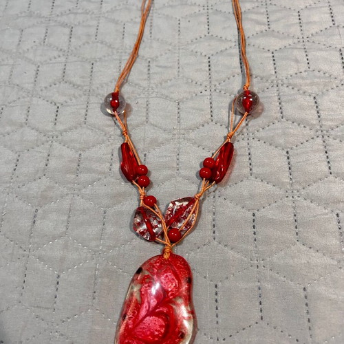 Necklace with red stones like new