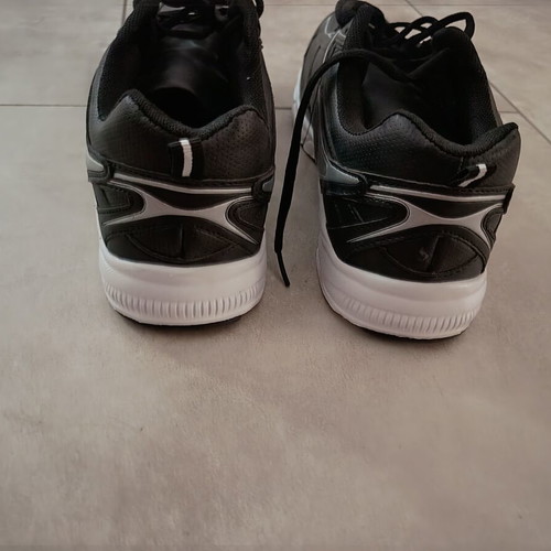 Men's waterproof athletic shoes size 46, black and white