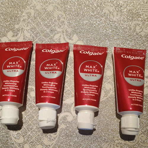 Colgate Ultra White 4 travel size 20ml tubes new, sealed