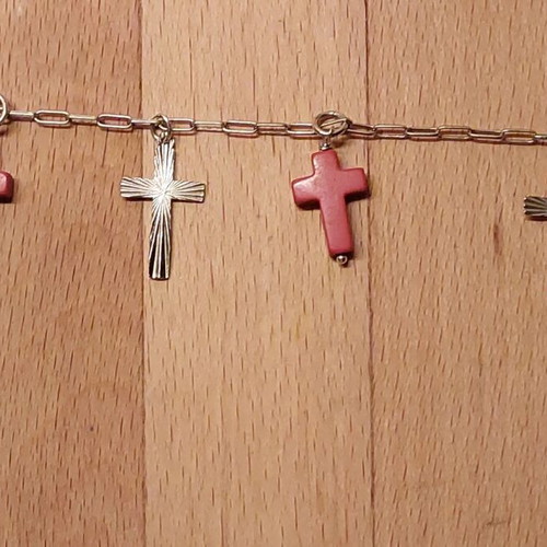925 Silver bracelet like new with 5 dangling crosses