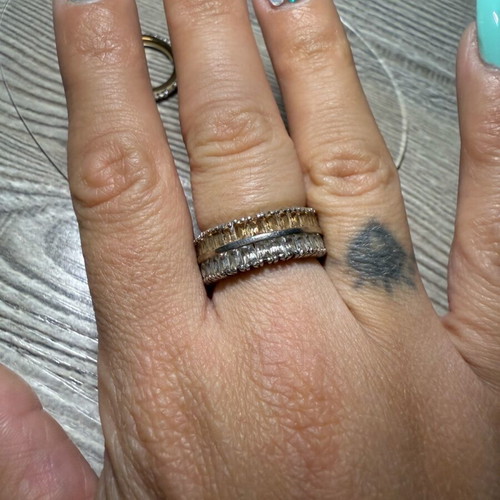Set of 3 rings like new, gold color with stones