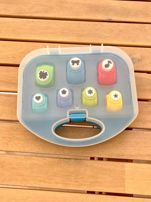 Craft Punch Set like new, 7 pieces with blue case