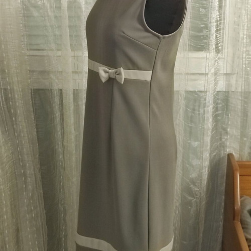 Vintage sleeveless dress in beige-gray, like new