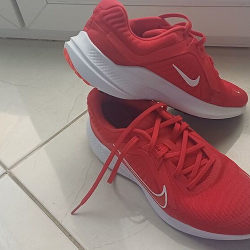 Nike Quest 5 women's athletic shoes like new, red, size 40.5