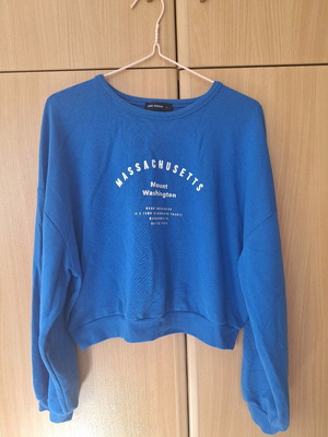 Pink Woman cropped sweatshirt size L like new, blue