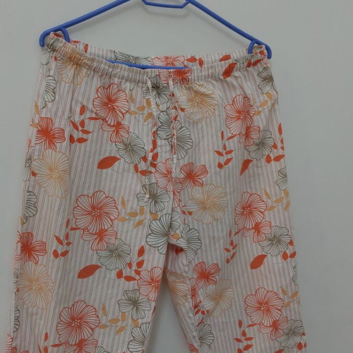 Jolinesse women's capri pants like new, size M, multicolor