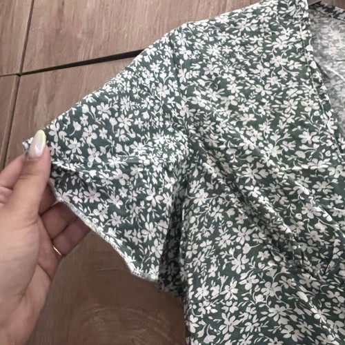 Floral crop top Shein like new, sage green with ruffle sleeves