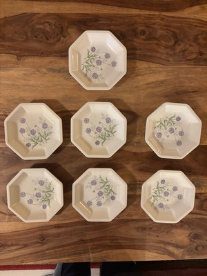 Olympia Ceramica collectible plates like new, set of 7