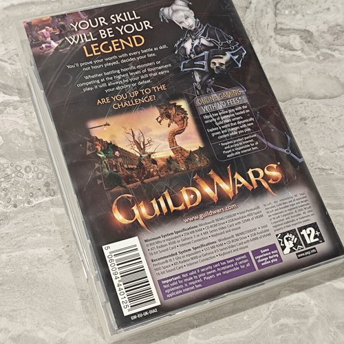 Guild Wars PC game, complete 2-disc set with manuscripts, NCsoft ArenaNet