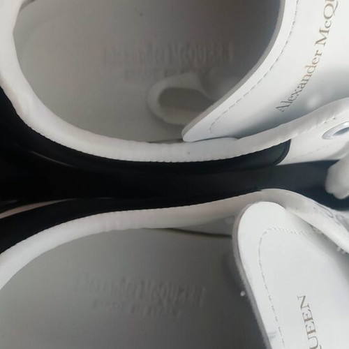 Alexander McQueen sneakers like new, size 44, black and white