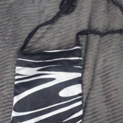 Women's crossbody bag like new with black and white pattern