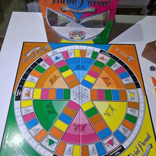 Trivial Pursuit Deluxe Edition board game like new