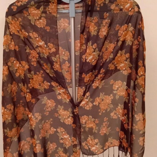 Scarves and shawls new, 2 large and 3 gift multicolored