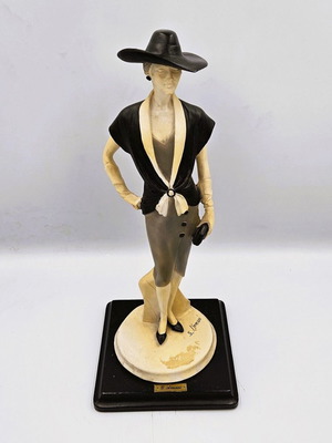 Armani φιγούρα μεταχειρισμένη