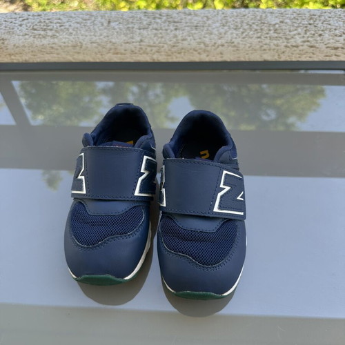 New Balance 574 kids sneakers EU25 blue like new with velcro