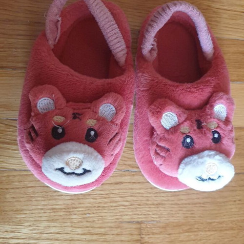 Slippers size 26-27 like new