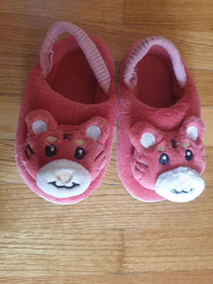 Slippers size 26-27 like new