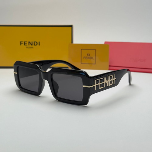 Fendi Bold Square Logo Edition sunglasses new, black and white