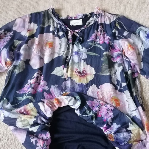 Betty Barclay silk blouse size M like new, blue