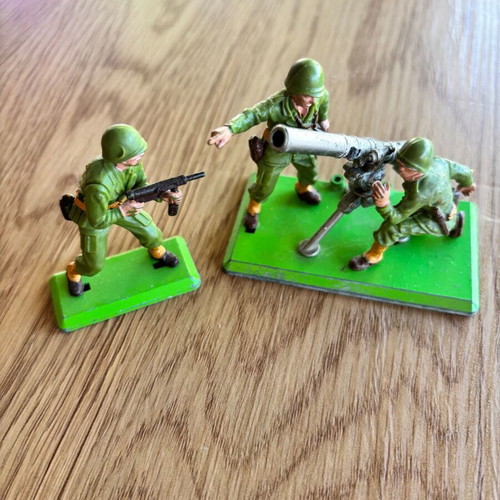 Britains Detailed 1:32 American and Japanese Marine Figures with Mortar like new