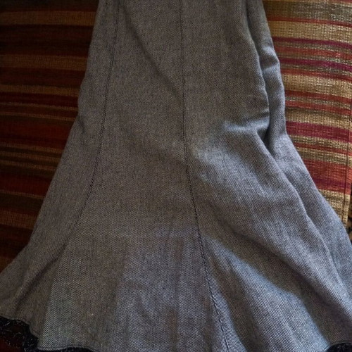 Skirt gray long like new with lace and thick fabric