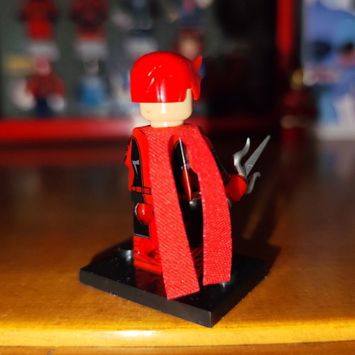 Elektra Natchios Daredevil figure like new with stand and accessories